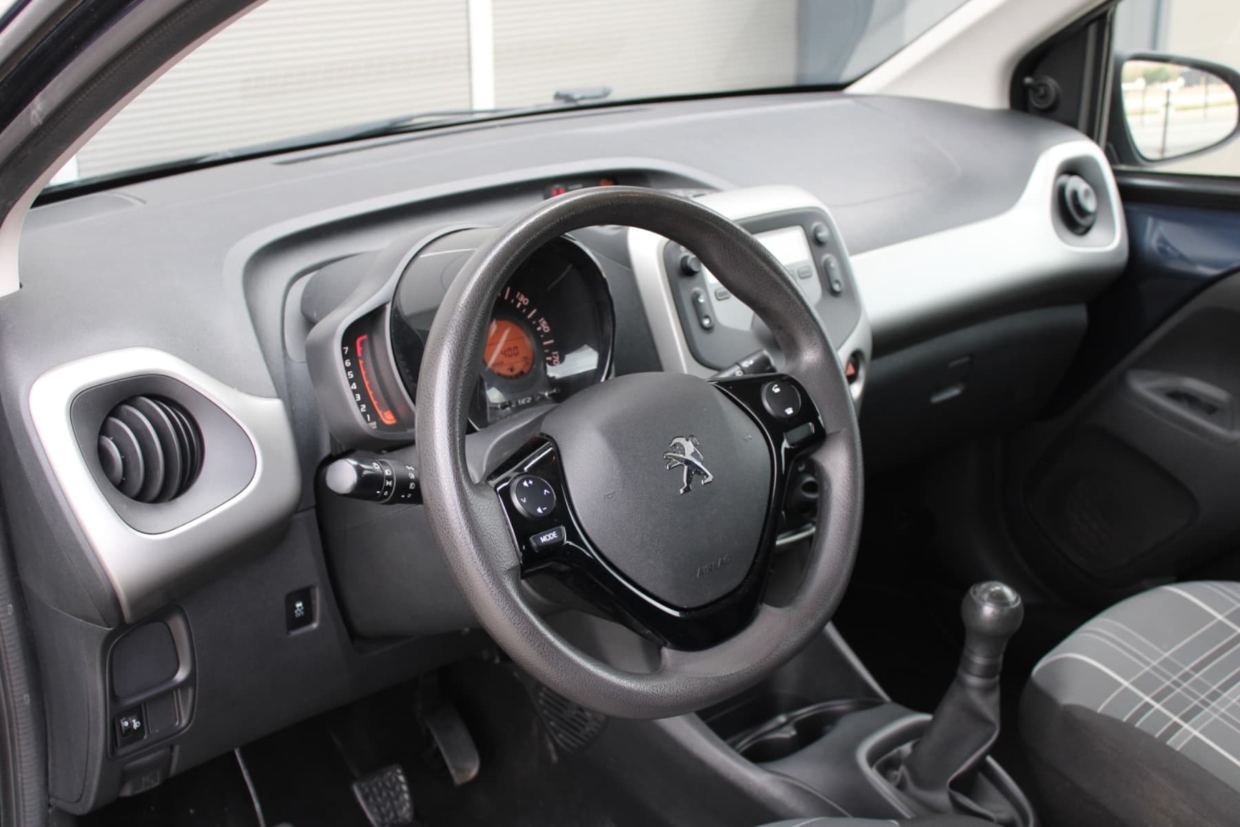 Peugeot PEUGEOT 108, foto 8 van 17