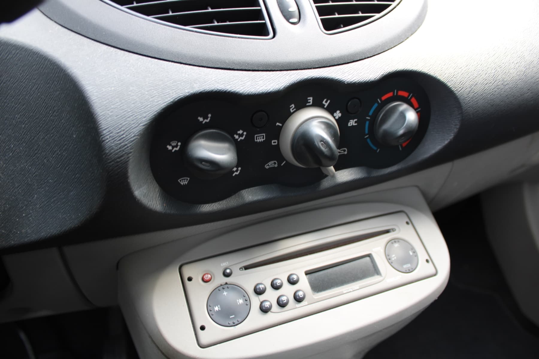 Renault TWINGO, foto 12 van 18